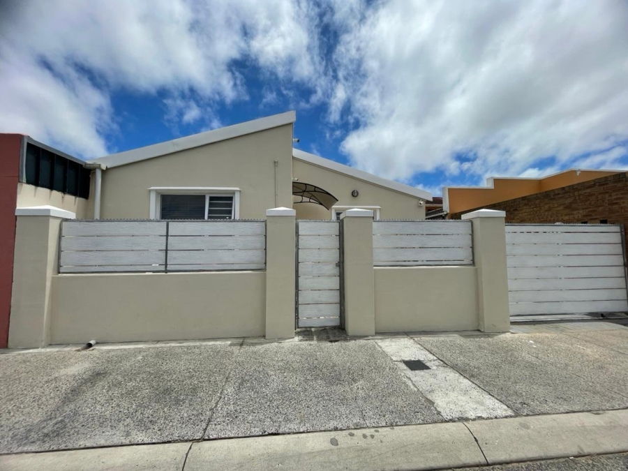 5 Bedroom Property for Sale in Portlands Western Cape